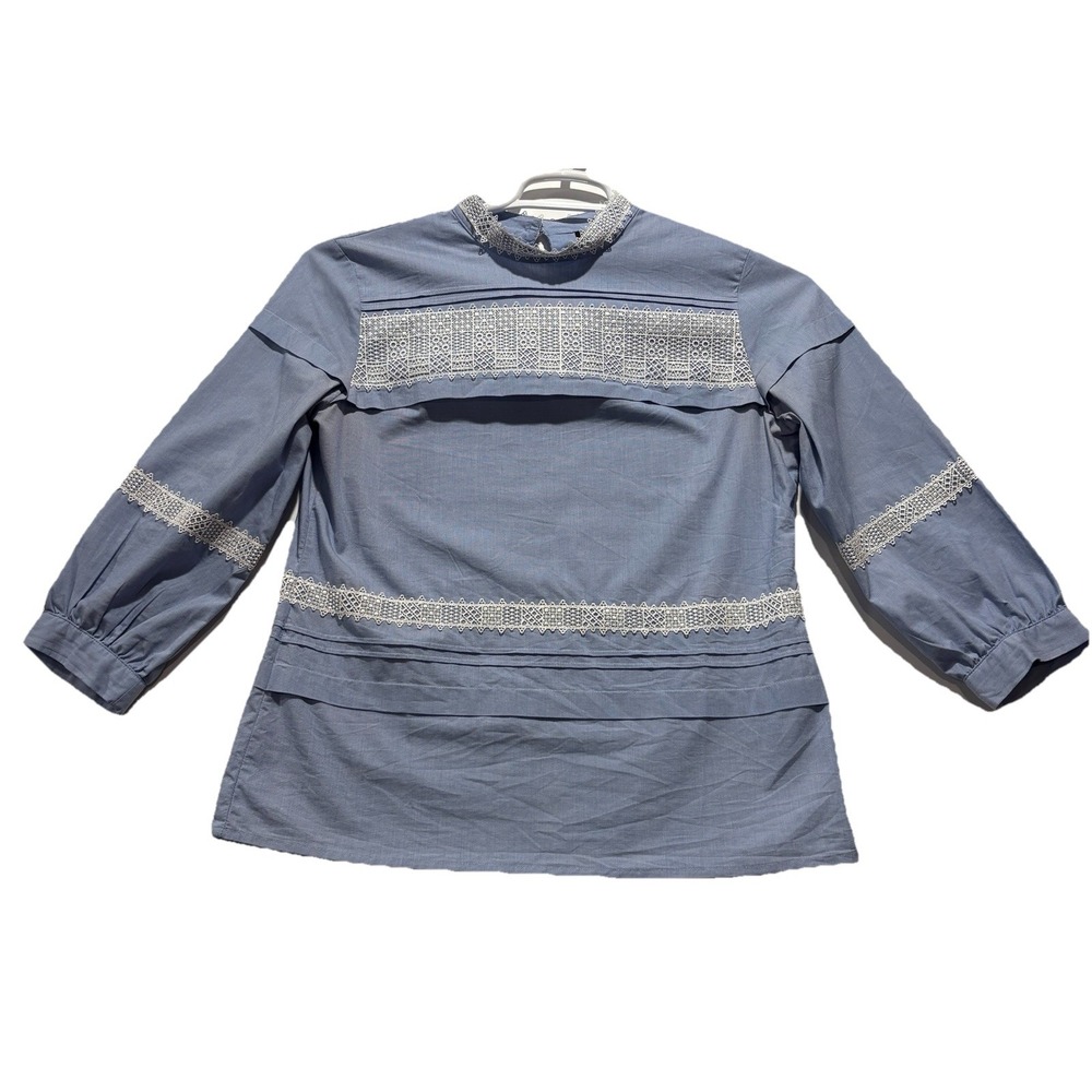 Banana Republic Embroidered Chambray‎ Top Women's Size XS Blue with White Lace